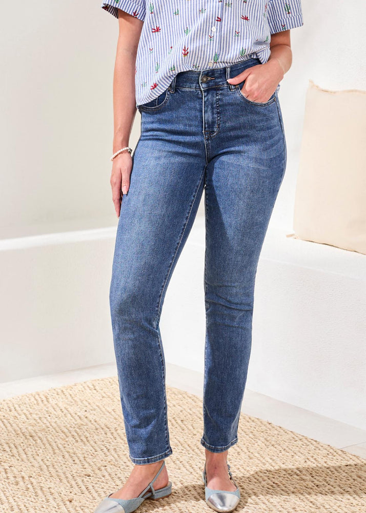 Sophia Curvy Straight Jeans