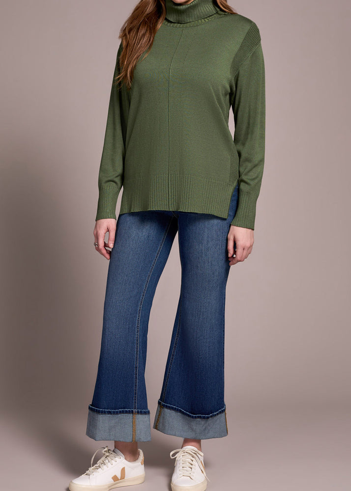 Front seam, loose fit, Turtleneck, Green, Long Sleeve, Soft, Winnipeg, Manitoba, Canada, Tribal Clothing