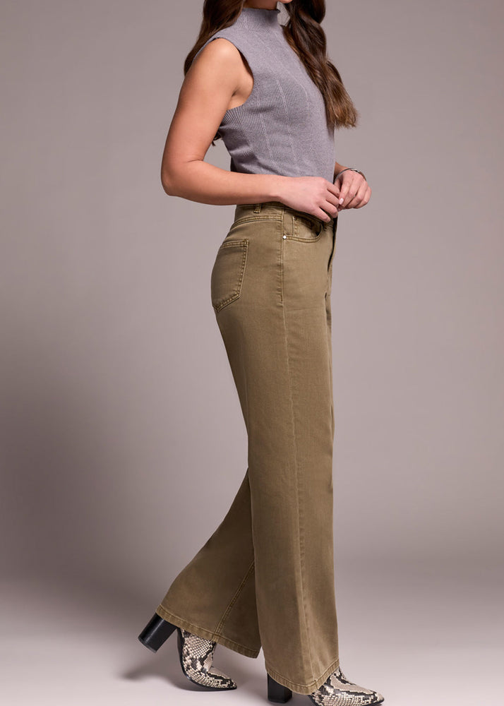Brooke Hugging Wide Leg
