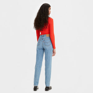 
            
                Load image into Gallery viewer, Levi&amp;#39;s relaxed tapered 80s mom jean medium wash 
            
        