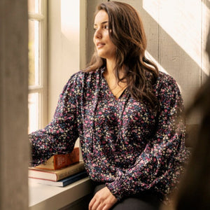 
            
                Load image into Gallery viewer, Fransa plus size collection winter floral v-neck blouse Manitoba Canada
            
        
